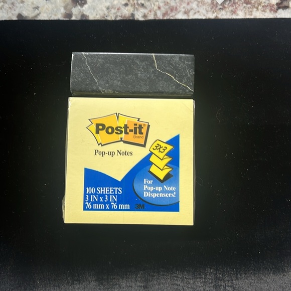 New black marble note holder with post it notes - Picture 1 of 8